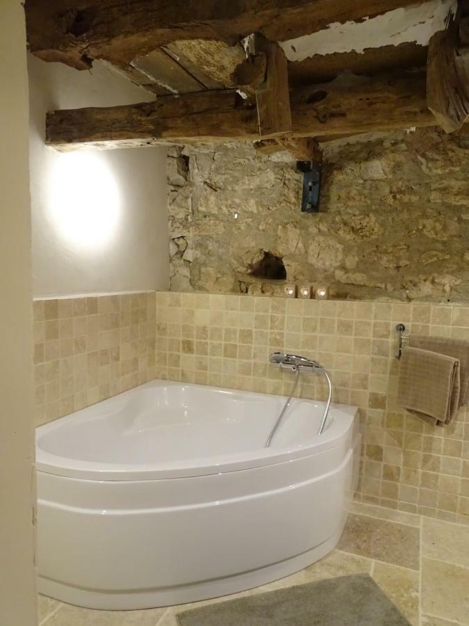 Apartamento Bergerie Le Vieux Manoir Valeilles Exterior foto